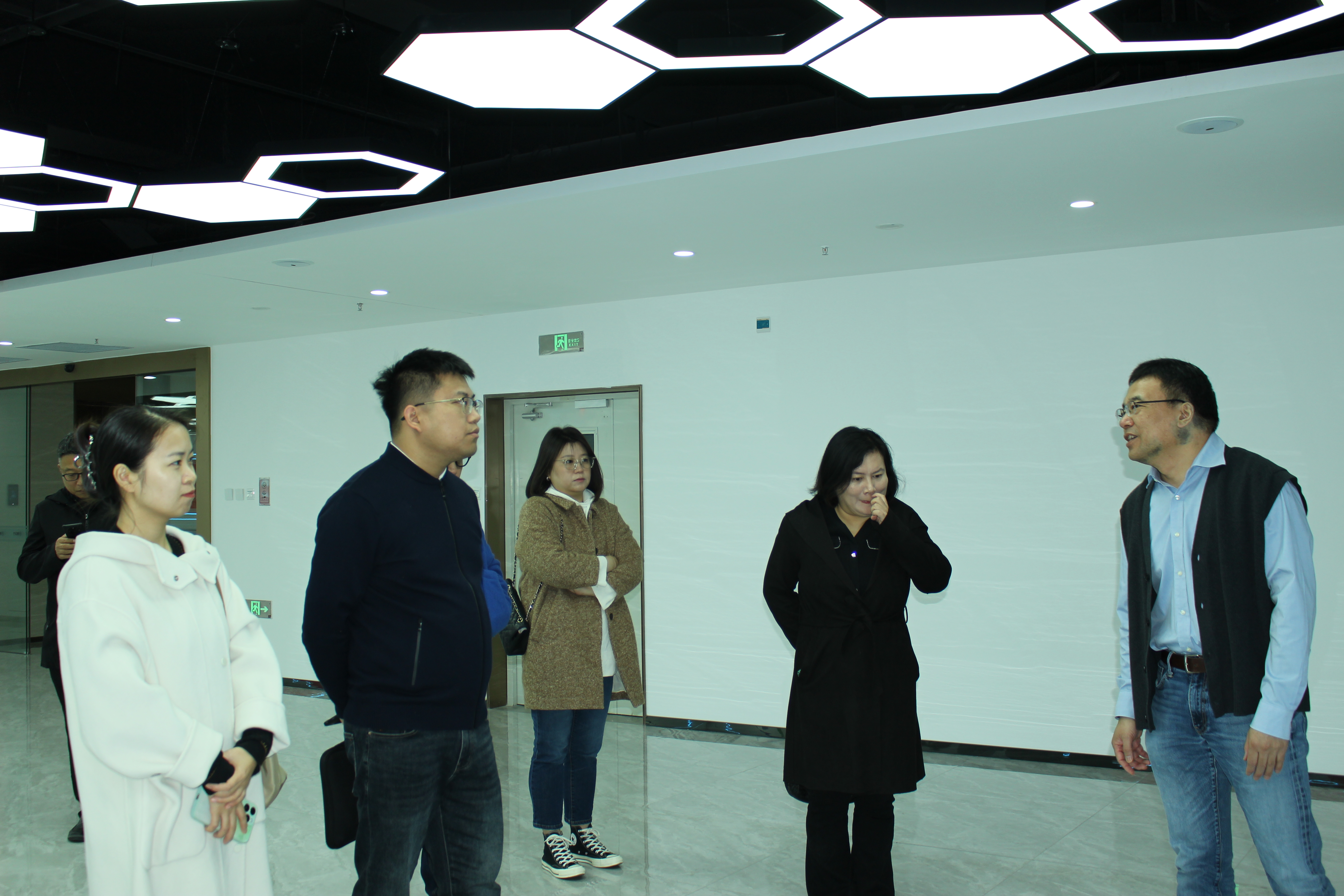 智汇云界与湖州投资考察团举行科技合作交流会